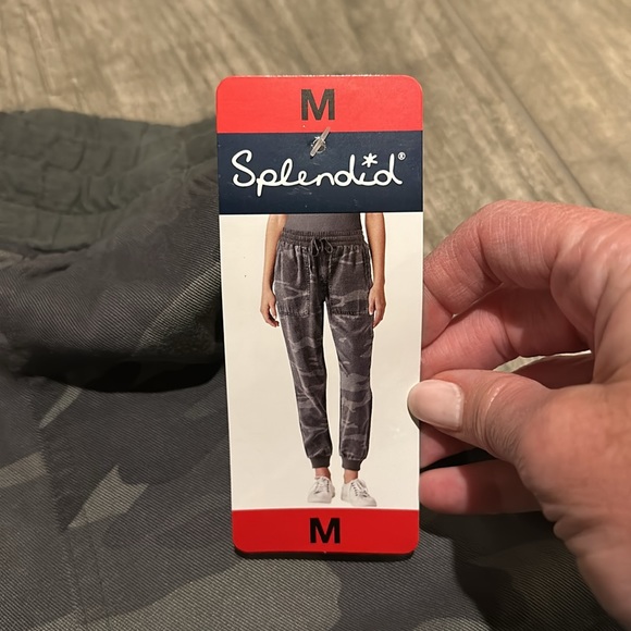 Splendid Camo joggers. - Picture 5 of 7